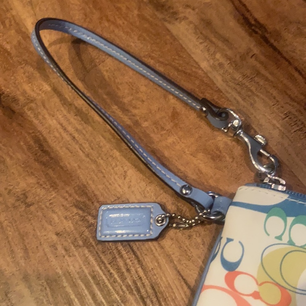 Coach cream nylon, butterfly, signature C wristlet - Picture 10 of 15
